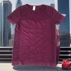 fabletics Women’s short sleeve Maroon Top Tag Size Large